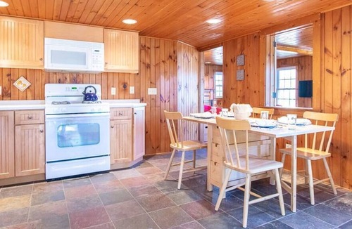Northwest Harwich House | 5 Min. From Earle Rd. Beach!