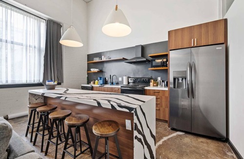 North Oakland Apartment | 5 min to UPMC Shadyside Oakland East Liberty, sleeps 6 unit 304