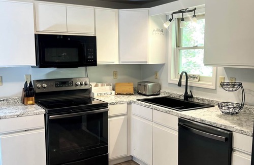 Center Lovell House | 5 Min Walk to Beach+Family-Friendly+Dinning Nearby