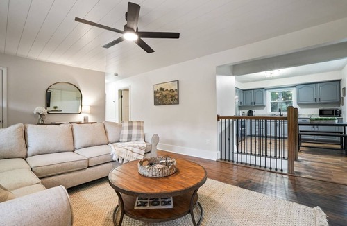 McArthur Cabin | 5 Mins to Winery | HotTub | KingBeds | DogFriendly