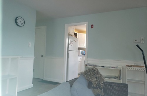 East Falmouth House | 5 minute walk to small community Beach, 3 miles to Menauhant Beach