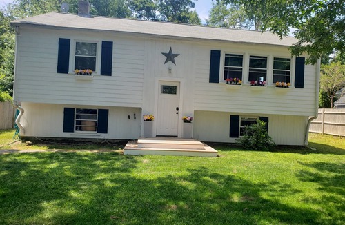 East Falmouth House | 5 minute walk to small community Beach, 3 miles to Menauhant Beach