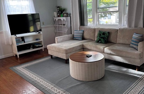 East Falmouth House | 5 minute walk to small community Beach, 3 miles to Menauhant Beach