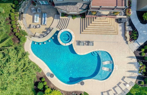 Leawood House | 5 star luxury estate, pool and spa, private location, monthly rental.