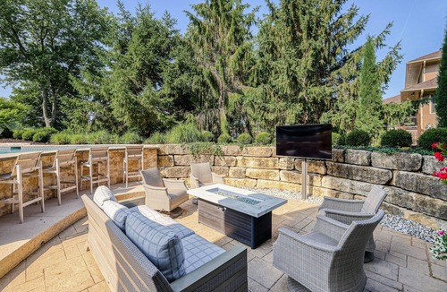 Leawood House | 5 star luxury estate, pool and spa, private location, monthly rental.