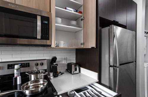 Mile Square Apartment | 5 Star Luxury| Free Espresso+Pool+Executive Lounge