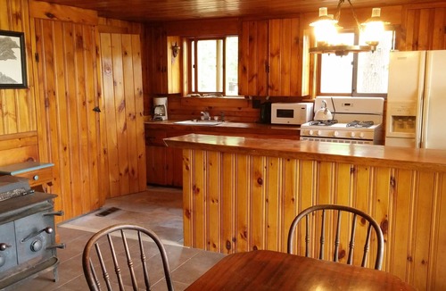Waterford Cabin | 5 STAR Magical Waterfront Cabin on Papoose Pond! 25 Minutes to Sunday River.