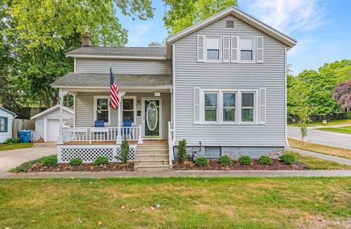 Grand Haven House | 5-Star Reviews, Remodeled & Centrally Located! One Of The Best Properties In GH!