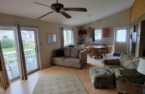 Oscoda Resort | #5 Thomas' Parkside Cottages, 2BR Lake Huron view suite, Downtown location