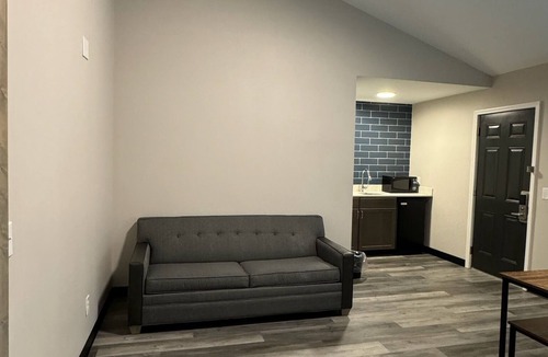 Port Huron Apartment | #505 Pine Grove Executive Suites Newly Renovated Extended Stay Port Huron