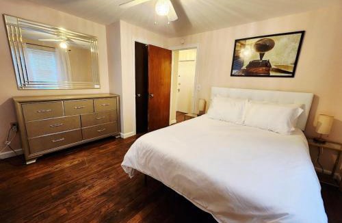 Cheviot Apartment | 513Company - Retro (Great Location)