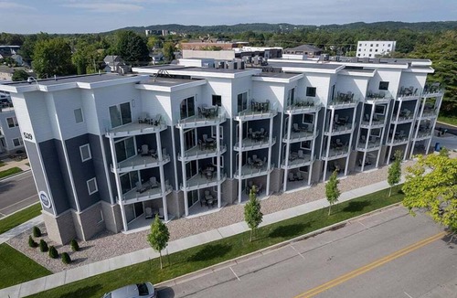 Traverse City Condo | 🌆 539 Bay St Downtown Lakeview Condo | 102W - Waterfront, Free Parking, Moments from festival grounds