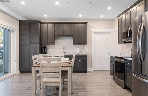 Traverse City Condo | 🌆 539 Bay St Downtown Lakeview Condo | 104E - Waterfront, Free Parking, Moments from festival grounds