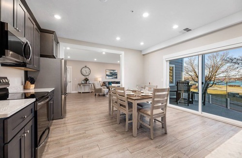 Traverse City Condo | 🌆 539 Bay St Downtown Lakeview Condo | 104E - Waterfront, Free Parking, Moments from festival grounds