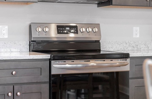 Traverse City Condo | 🌆 539 Bay St Downtown Lakeview Condo | 104E - Waterfront, Free Parking, Moments from festival grounds
