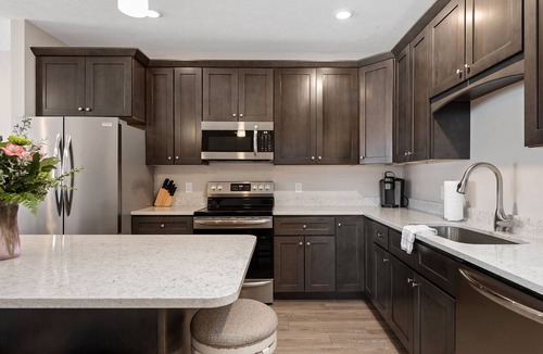 Traverse City Condo | 🌆 539 Bay St Downtown Lakeview Condo | 202W - Waterfront, Free Parking, Moments from festival grounds