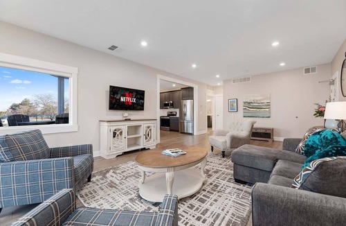 Traverse City Condo | 🌆 539 Bay St Downtown Lakeview Condo | 204E - Waterfront, Free Parking, Moments from festival grounds