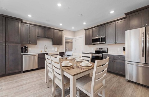 Traverse City Condo | 🌆 539 Bay St Downtown Lakeview Condo | 204E - Waterfront, Free Parking, Moments from festival grounds