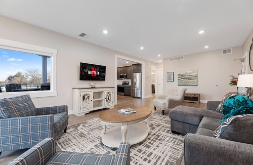 Traverse City Condo | 🌆 539 Bay St Downtown Lakeview Condo | 303E - Waterfront, Free Parking, Moments from festival grounds