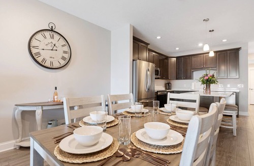 Traverse City Condo | 🌆 539 Bay St Downtown Lakeview Condo | 403E - Waterfront, Free Parking, Moments from festival grounds