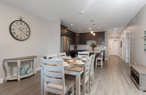 Traverse City Condo | 🌆 539 Bay St Downtown Lakeview Condo | 403E - Waterfront, Free Parking, Moments from festival grounds