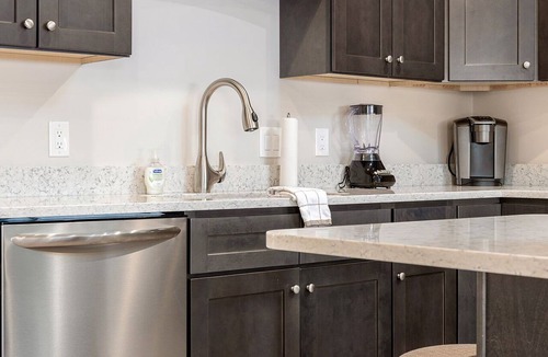 Traverse City Condo | 🌆 539 Bay St Downtown Lakeview Condo | 402W - Waterfront, Free Parking, Moments from festival grounds