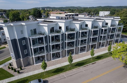 Traverse City Condo | ♛ 539 Bay St ⁀➷ Luxury Downtown 3BDR Lake View 2nd Floor Condo on West Bay