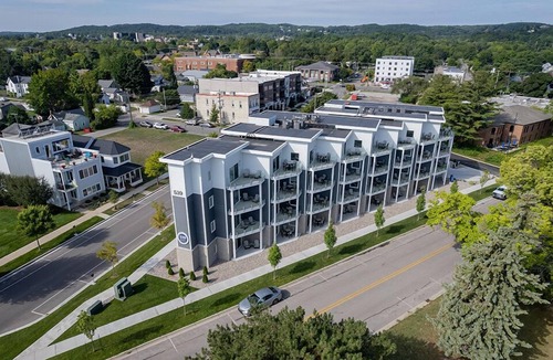 Traverse City Condo | ♛ 539 Bay St ⁀➷ Luxury Downtown 3BDR Lake View 2nd Floor Condo on West Bay
