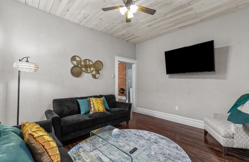 Shaw House | 5BR Family Home Near Missouri Botanical Garden | Parking in Back | Shaw STL