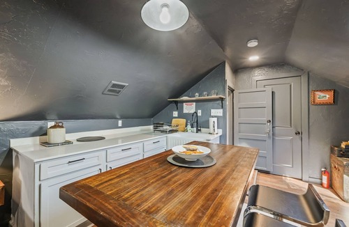 Central Oklahoma City House | 5BR home 12 mins from State Fair Park. Full kitchen, free parking. Sleeps 14. #40