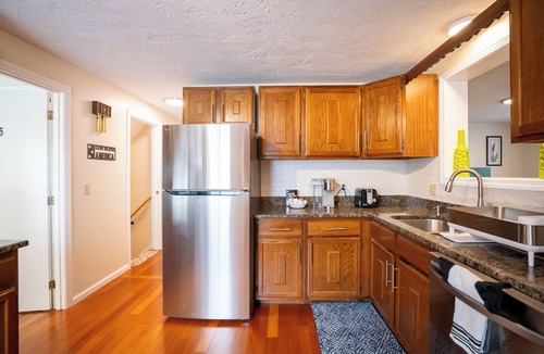 Medford Apartment | 5BR Medford House, Free Parking, Close to Stone Zoo & Boston - 597