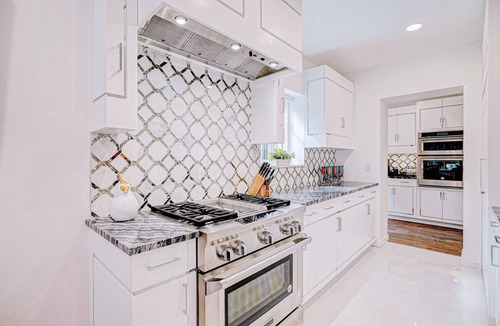 Norman House | 5BR Norman home 3 mins from OU. Full kitchen, laundry, free parking. Sleeps 10.