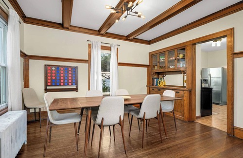 Lyn-Lake House | 5BR Uptown Home | Walk to Bde Maka Ska | Sleeps 14