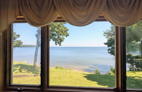Walker Cabin | 6-bdrm, 4bath, luxury cabin on the lake w/WiFi, AC, all resort amenities incl.