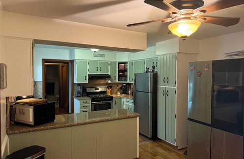 Inglefield House | 6-bedroom, 5 bathroom house in a nice neighborhood w/inground pool