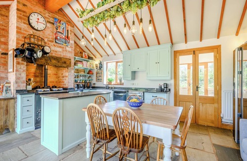 Moreton Cottage | 6 bedroom accommodation in Welland, near Malvern