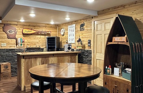 Hayward Cabin | 6 bedroom Lodge on Level Frontage, Tons of Games!
