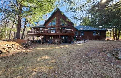 Hayward Cabin | 6 bedroom Lodge on Level Frontage, Tons of Games!