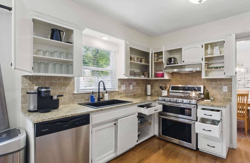 Overland Park House | 6 Beds Kings Game Room+Fenced Yard+MAJOR INTERNATIONAL SPORTING EVENT WC