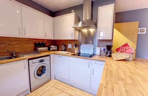Hartlepool Apartment | 6 MARINERS POINT, pet friendly, luxury holiday cottage in Hartlepool