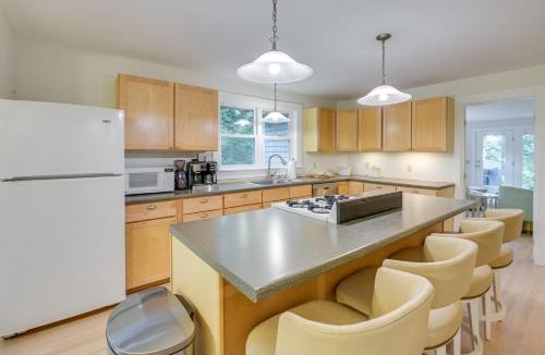 Northeast Harbor House | 6 Mi to Acadia Nat'l Park! Cozy Gem w/Deck, Grill