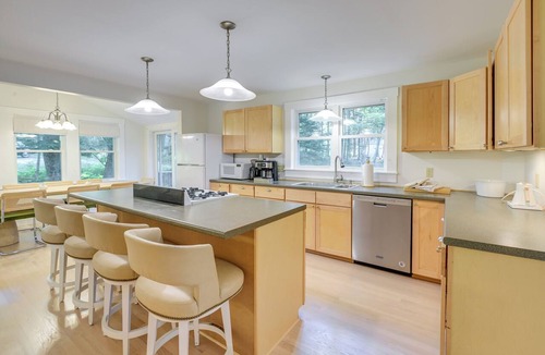 Northeast Harbor House | 6 Mi to Acadia Nat'l Park! Cozy Gem w/Deck, Grill