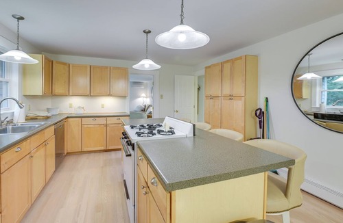 Northeast Harbor House | 6 Mi to Acadia Nat'l Park! Cozy Gem w/Deck, Grill