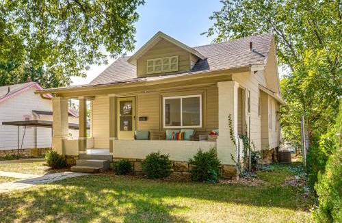 Kansas City House | 6 Mi to Arrowhead Stadium: Charming Home w/Porch!