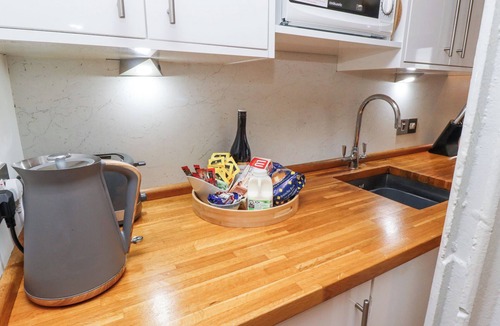 Tweedmouth Apartment | 6 MILL WHARF, country holiday cottage in Berwick-Upon-Tweed