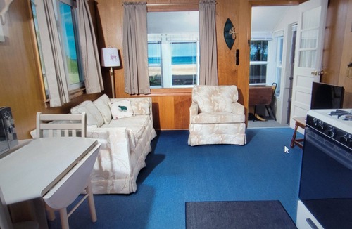 Oscoda Cottage | #6 Thomas' Parkside Cottages, 2 BR Beach Cottage on Lake Huron, Downtown local