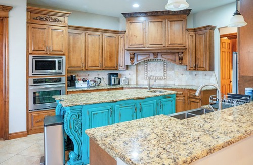 Pottawatomie County Apartment | 6BR rural retreat in Wanette. Hot tub, grill, private property. Sleeps 14. #SK