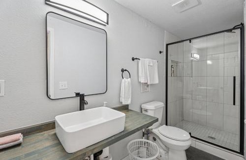 Central Oklahoma City House | 6BR Sleeps 14 Fenced Yard #NW38