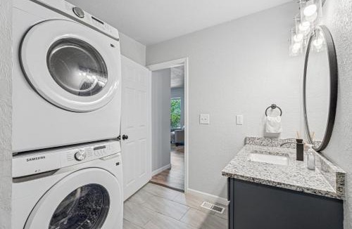Central Oklahoma City House | 6BR Sleeps 14 Fenced Yard #NW38
