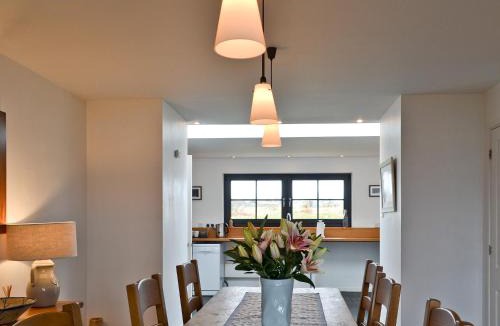 Caroy House | 7 Greep